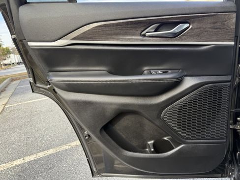 Used 2023 Jeep Grand Cherokee Limited image 45