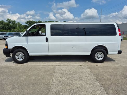 Used 2022 Chevrolet Express 3500 LS RWD image 4