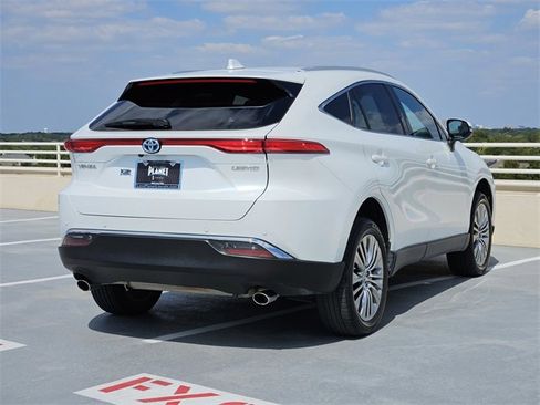 Used 2023 Toyota Venza Limited image 7