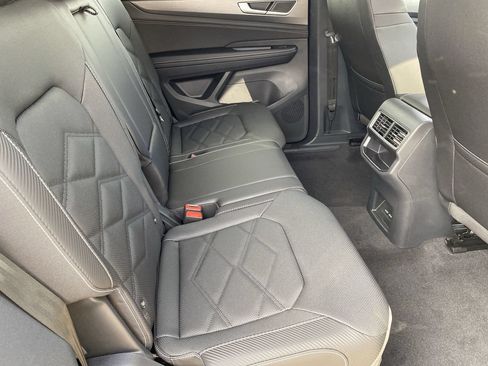 New 2026 Volkswagen Atlas Cross Sport SE FWD image 9