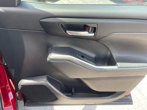 Used 2021 Toyota Highlander XSE FWD image 21