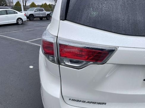 Used 2016 Toyota Highlander Limited image 18