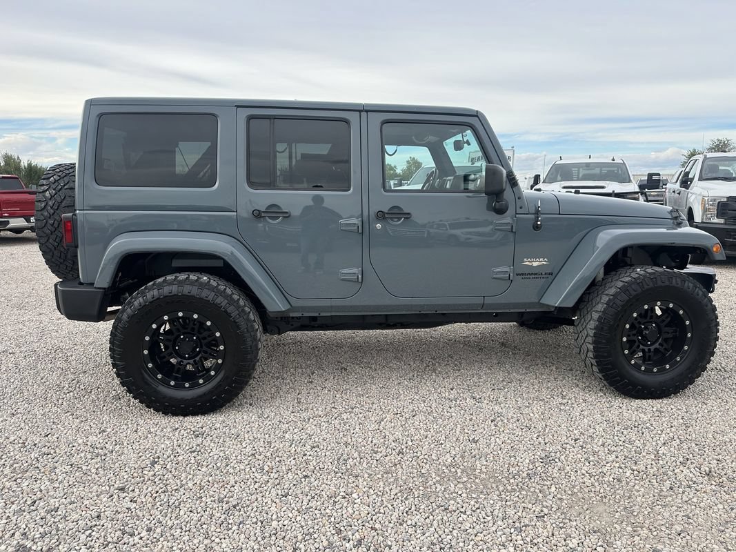 Used 2014 Jeep Wrangler Unlimited Sahara w/ Connectivity Group AWD/4WD image 11