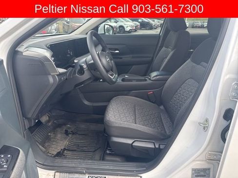 Used 2025 Nissan Kicks SV w/ Illumination Package image 10