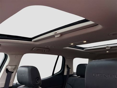 Used 2020 GMC Acadia Denali w/ GMC Pro Grade Package image 23