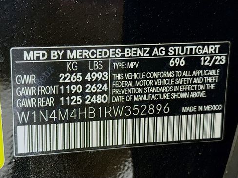 Used 2024 Mercedes-Benz GLB 250 4MATIC image 30