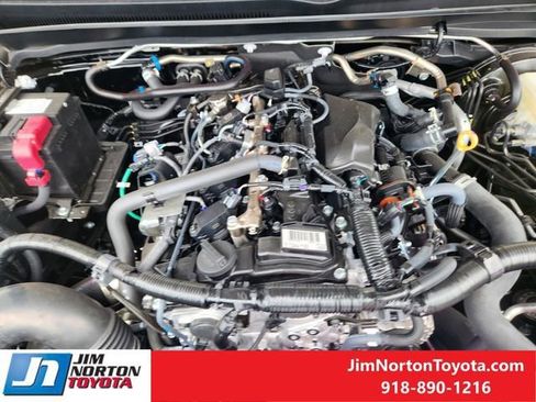 Used 2025 Toyota Tacoma SR5 image 10