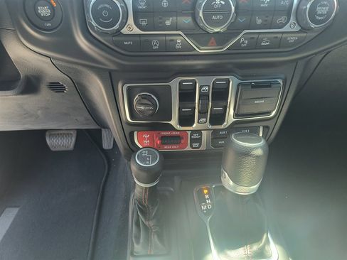 Used 2021 Jeep Gladiator Rubicon AWD/4WD image 25