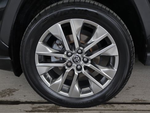 Used 2019 Toyota RAV4 Limited w/ Advanced Technology Package AWD/4WD image 28