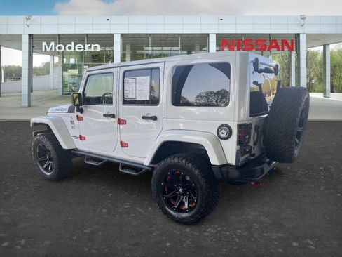 Used 2016 Jeep Wrangler Unlimited Rubicon AWD/4WD image 3