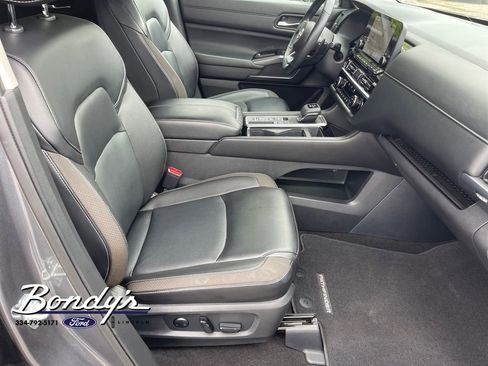 Used 2024 Nissan Pathfinder SL w/ SL Premium Package FWD image 18