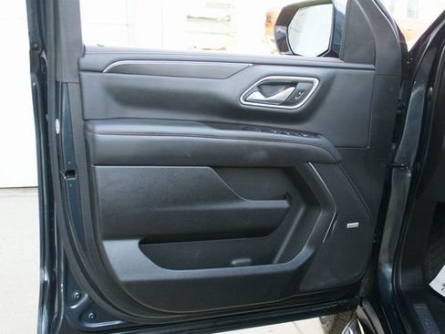 Used 2022 Chevrolet Suburban RST w/ Sport Performance Package image 13