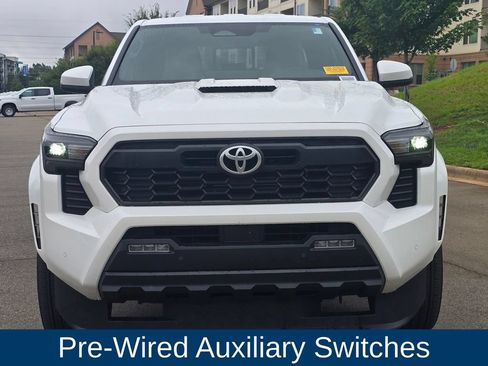 Used 2024 Toyota Tacoma TRD Sport w/ TRD Sport Upgrade Package AWD/4WD image 6