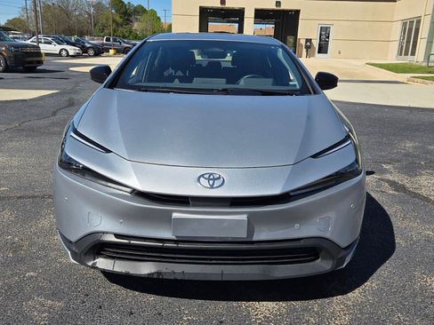 Used 2024 Toyota Prius LE image 2