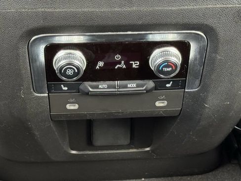 Used 2023 GMC Yukon XL Denali AWD/4WD image 31
