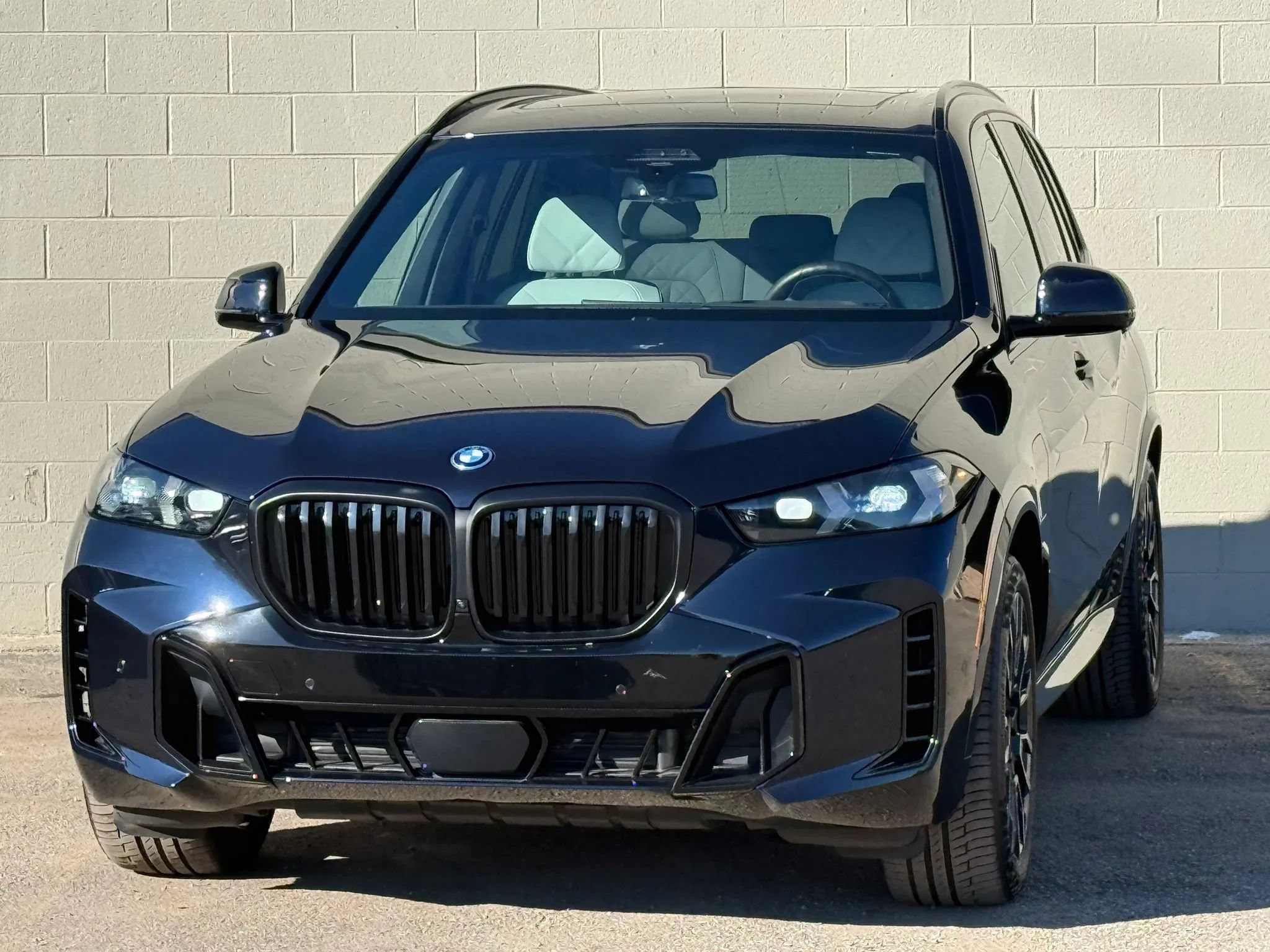 Used 2026 BMW X5 xDrive50e w/ M Sport Package AWD/4WD image 1