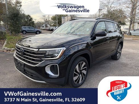 Used 2025 Volkswagen Atlas SE image 3
