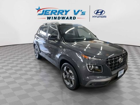 Used 2024 Hyundai Venue Limited image 2