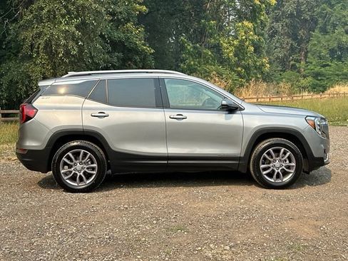 Used 2023 GMC Terrain SLT AWD/4WD image 4
