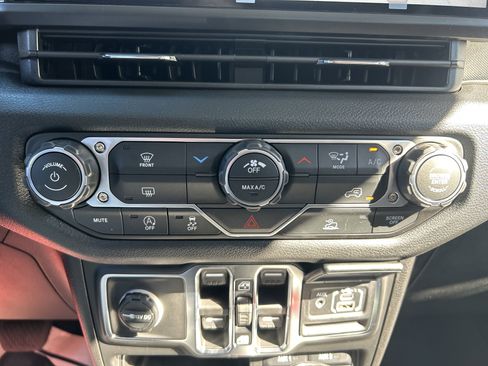 New 2026 Jeep Gladiator Sport image 25