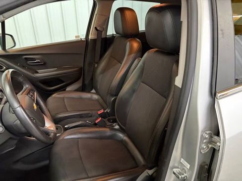 Used 2020 Chevrolet Trax LT w/ LT Convenience Package AWD/4WD image 29