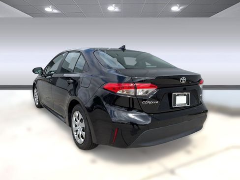 Used 2025 Toyota Corolla LE FWD image 3