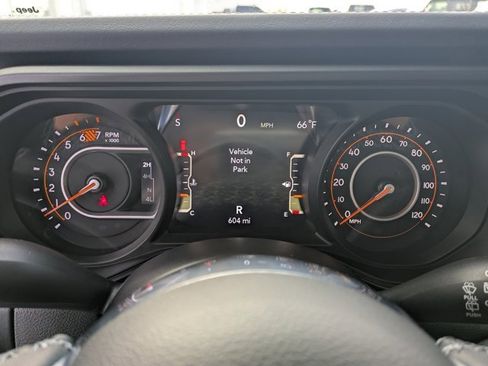 Used 2025 Jeep Wrangler Sahara image 22