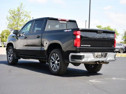 Used 2022 Chevrolet Silverado 1500 LT w/ Leather Package AWD/4WD image 4