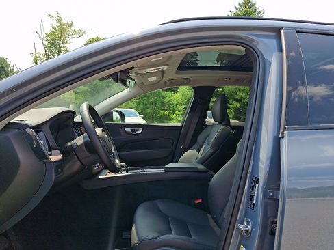 Certified 2023 Volvo XC60 B5 Plus w/ Climate Package AWD/4WD image 14