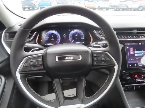 Used 2023 Jeep Grand Cherokee Laredo w/ Luxury Tech Group I image 33