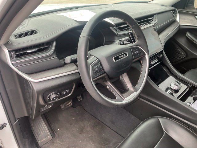 Used 2023 Jeep Grand Cherokee L Limited w/ Black Appearance Package AWD/4WD image 11