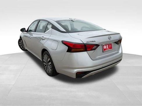 Used 2025 Nissan Altima 2.5 SV FWD image 4