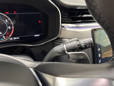 Used 2025 Jaguar F-PACE R-Dynamic S image 23