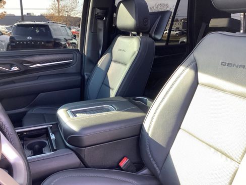 Used 2024 GMC Yukon Denali w/ Denali Reserve Package image 12