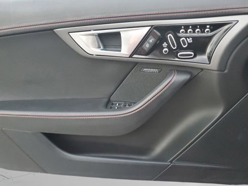 Used 2016 Jaguar F-TYPE R image 12
