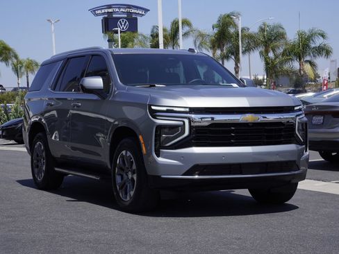 Used 2025 Chevrolet Tahoe LS AWD/4WD image 2