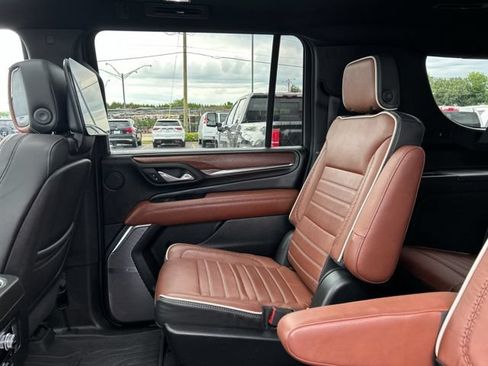 Used 2024 GMC Yukon XL Denali Ultimate w/ LPO, Floor Liner Package AWD/4WD image 22