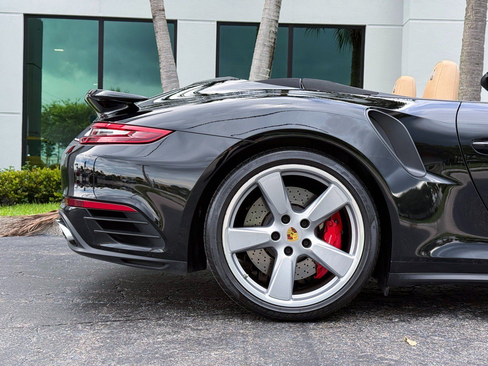 Used 2019 Porsche 911 4 Cabriolet AWD/4WD image 4