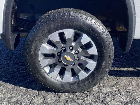 Used 2023 Chevrolet Silverado 2500 Custom w/ Custom Convenience Package image 7