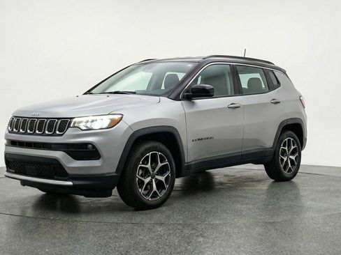 Used 2025 Jeep Compass Limited AWD/4WD image 3