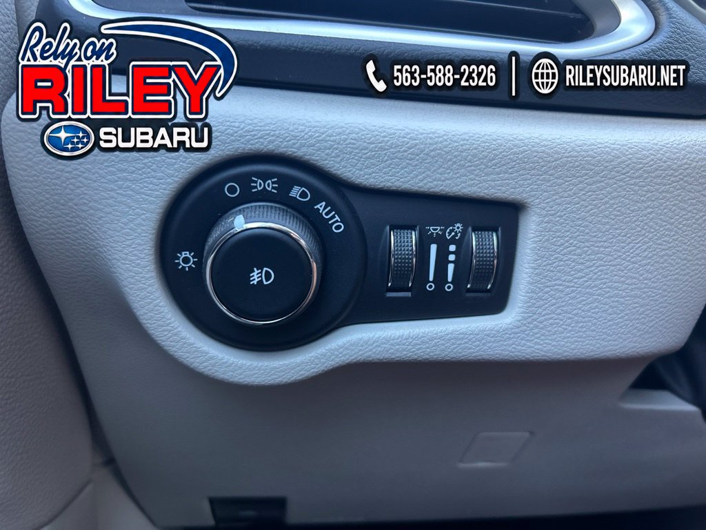 Used 2018 Chrysler Pacifica Touring Plus FWD image 30