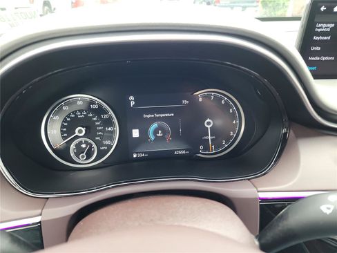 Used 2022 Genesis GV70 2.5T w/ Advanced Package image 38