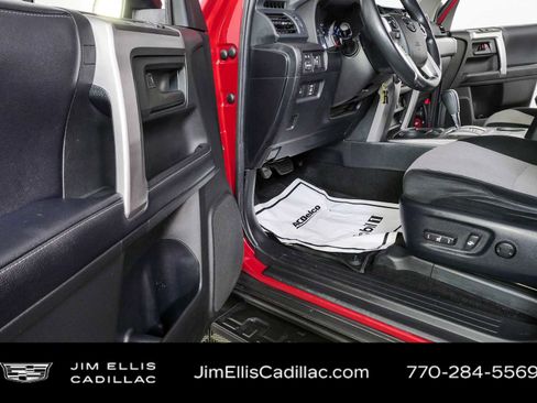 Used 2018 Toyota 4Runner SR5 RWD image 7