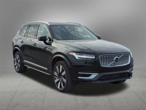 Used 2025 Volvo XC90 T8 Plus image 8