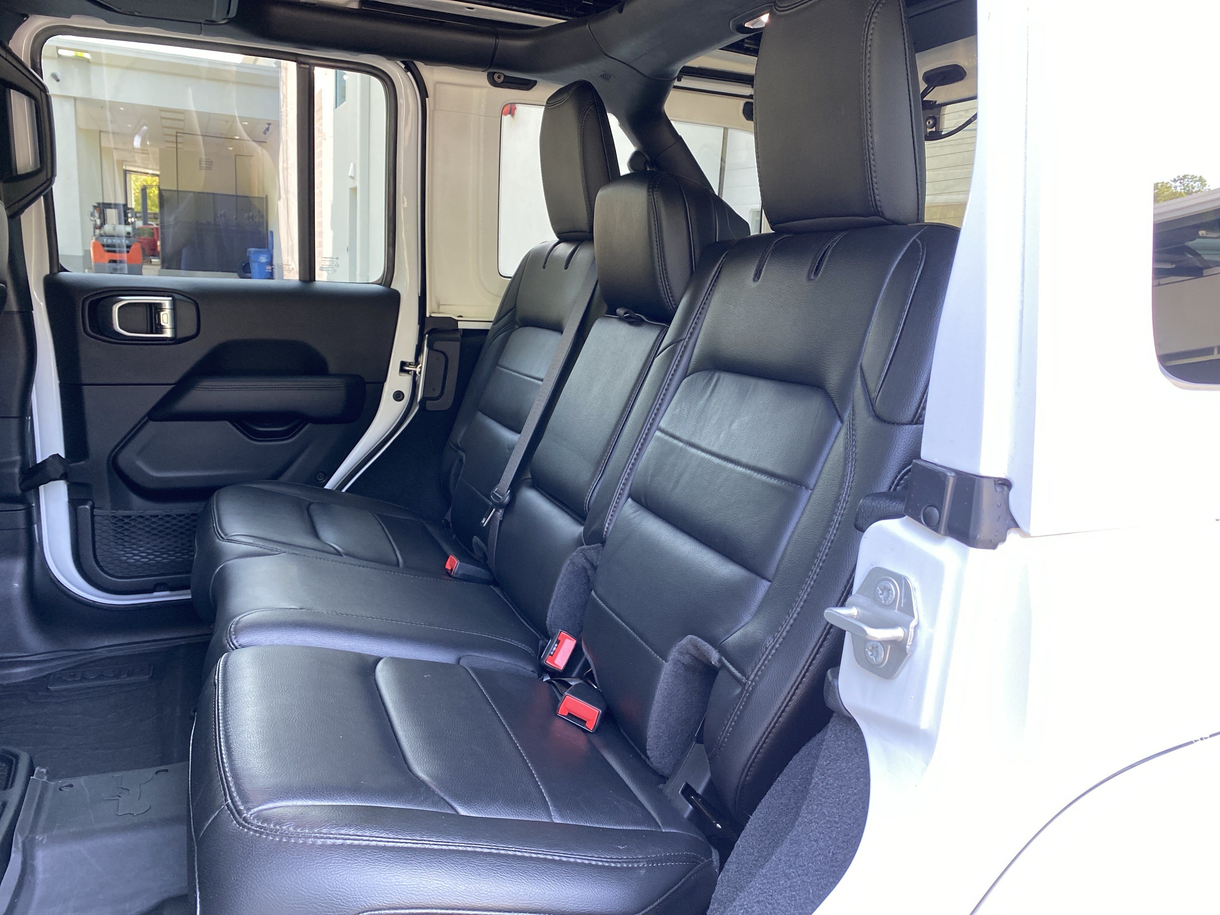 Used 2023 Jeep Wrangler Unlimited Sahara AWD/4WD image 36