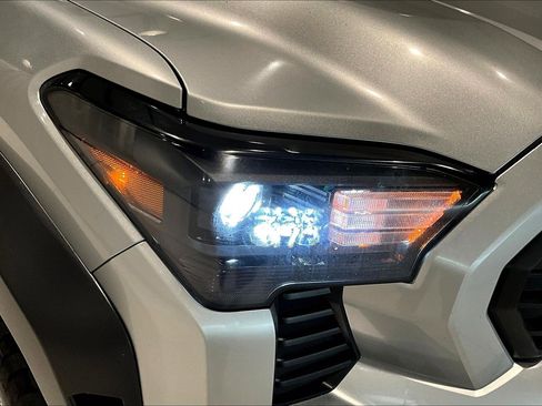 Used 2024 Toyota Tacoma TRD Off-Road w/ TRD Off Road Premium Package AWD/4WD image 32