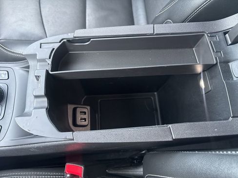 Used 2024 GMC Terrain SLT image 31