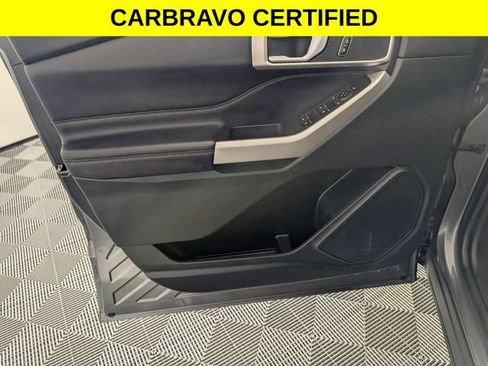 Used 2023 Ford Explorer XLT AWD/4WD image 10