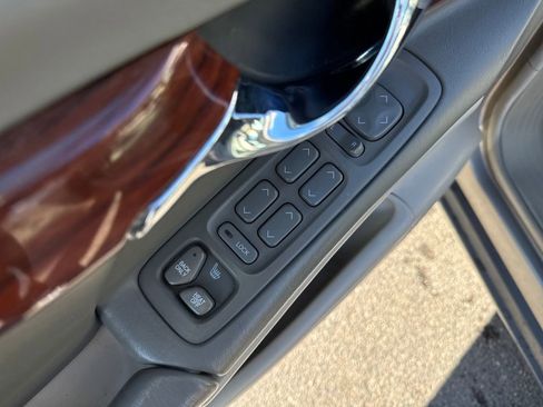 Used 2003 Cadillac De Ville w/ Comfort & Convenience Package image 11