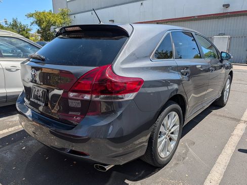 Used 2013 Toyota Venza LE FWD image 2